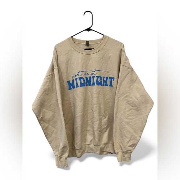 Gildan Sweaters - Taylor Swift “Meet Me at Midnight” Graphic‎ Crewneck Sweatshirt – XL